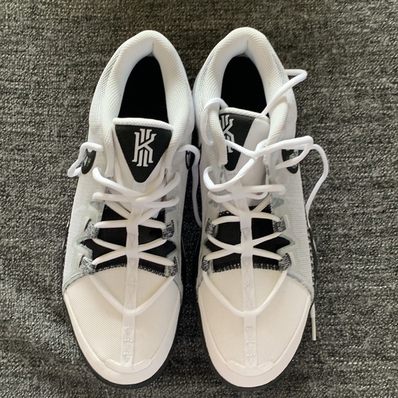 Nike White and Black sneakers - Picture 14 of 14